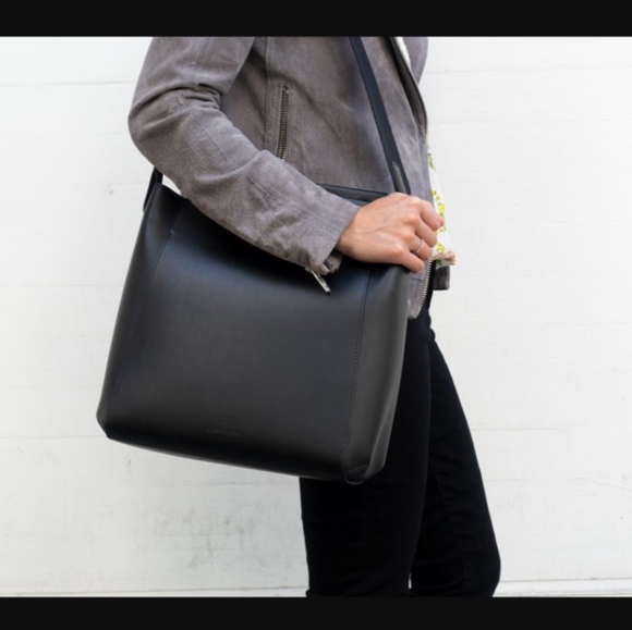 Everlane The Form Bag Black Leather Made In Italy - Picture 5 of 5